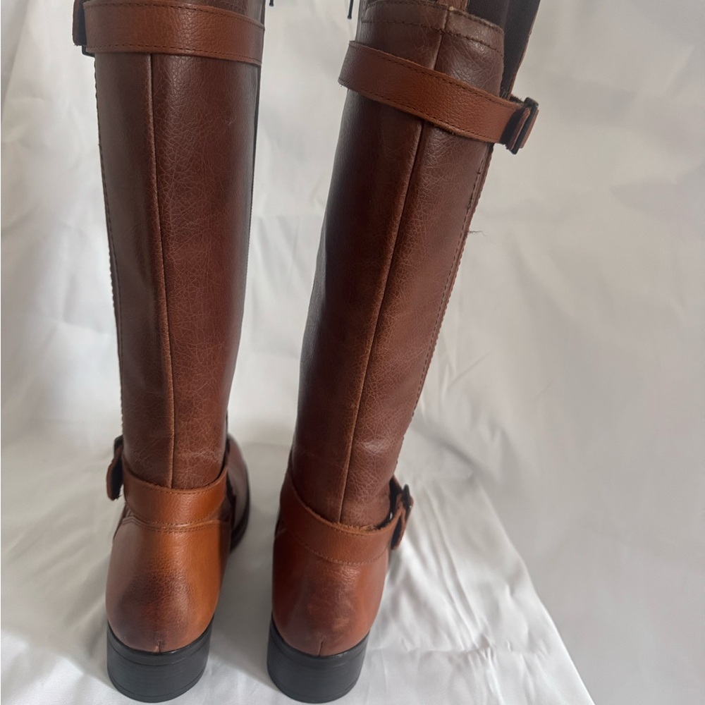 Elegant Brown Leather Knee-High Boots - Picture 4 of 5